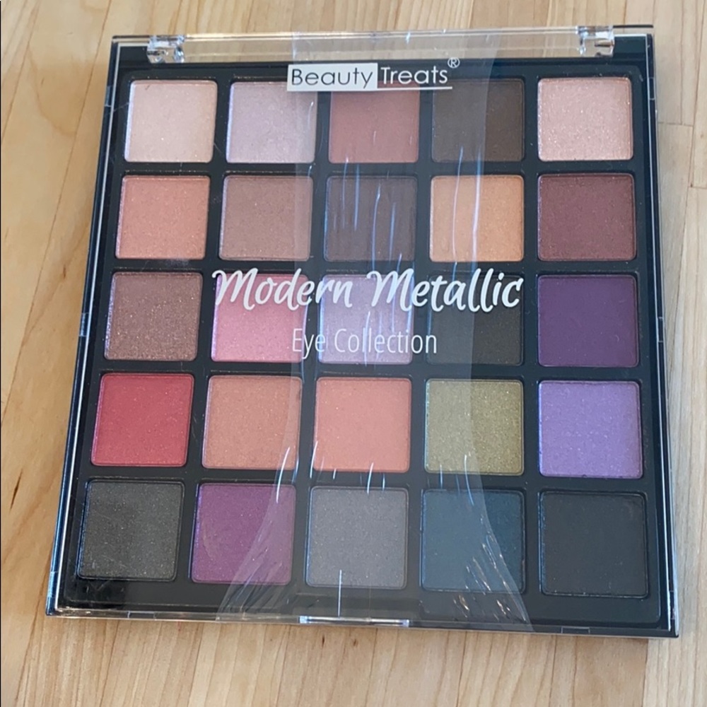 Modern metallic eye collection beauty treats - Picture 1 of 1